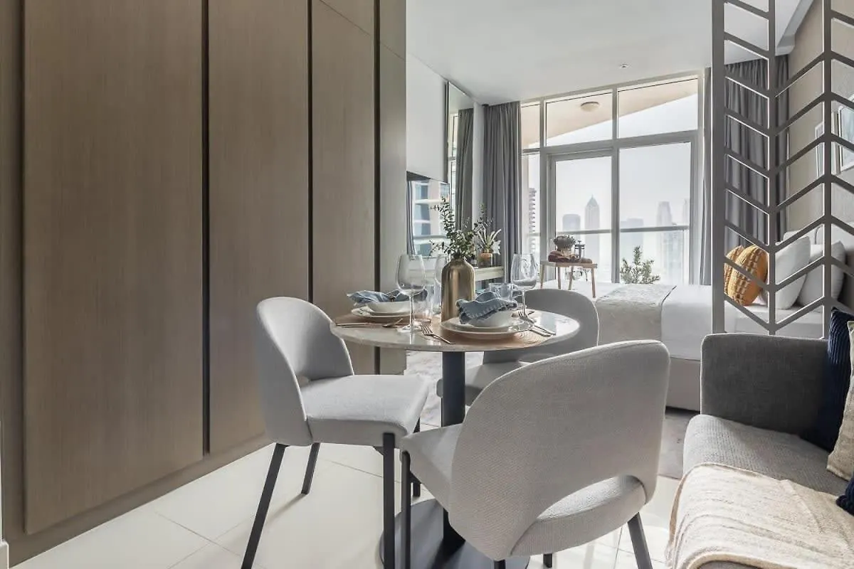 Frank Porter - Damac Prive B Dubai Apartment