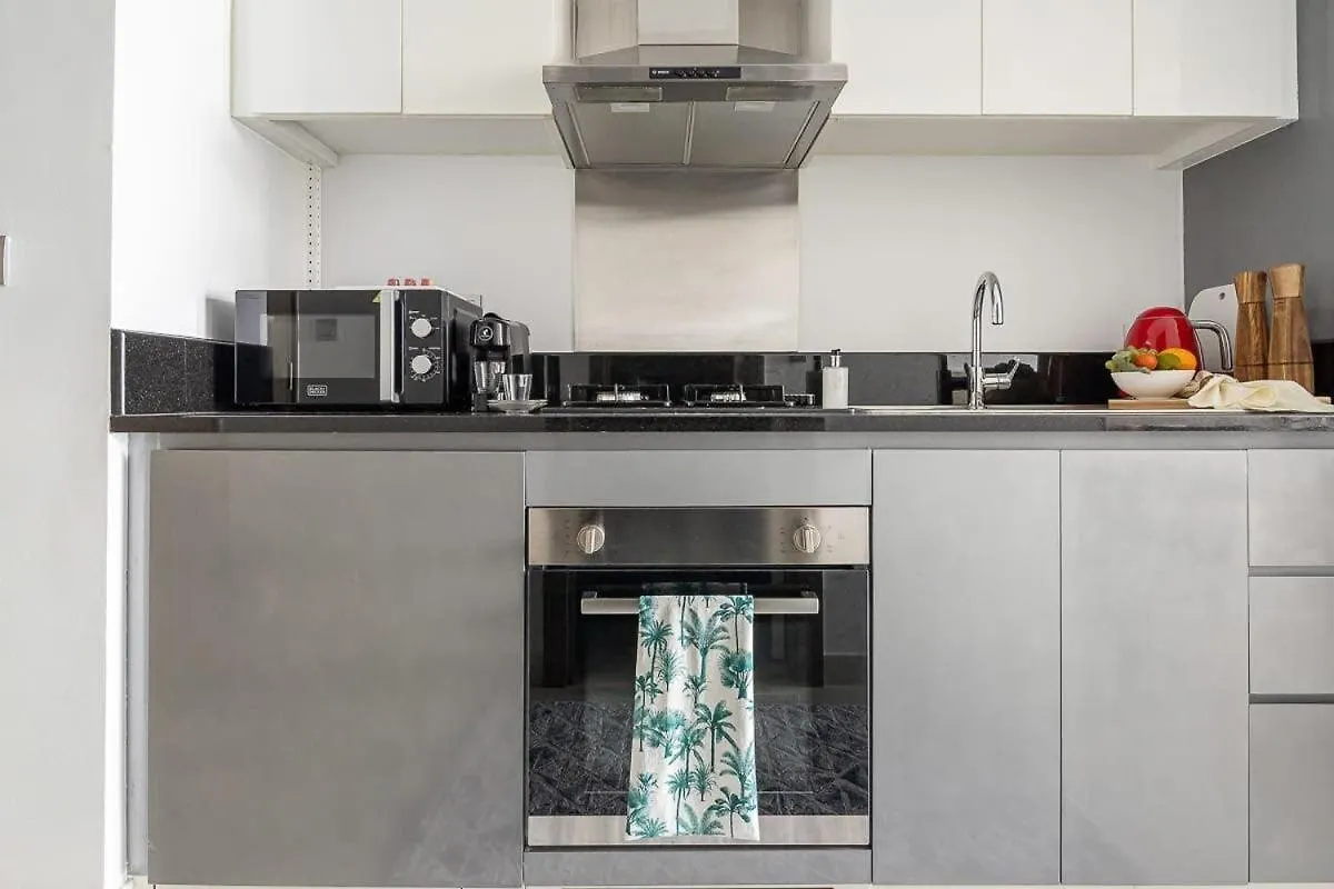 Frank Porter - Damac Prive B Dubai Apartment